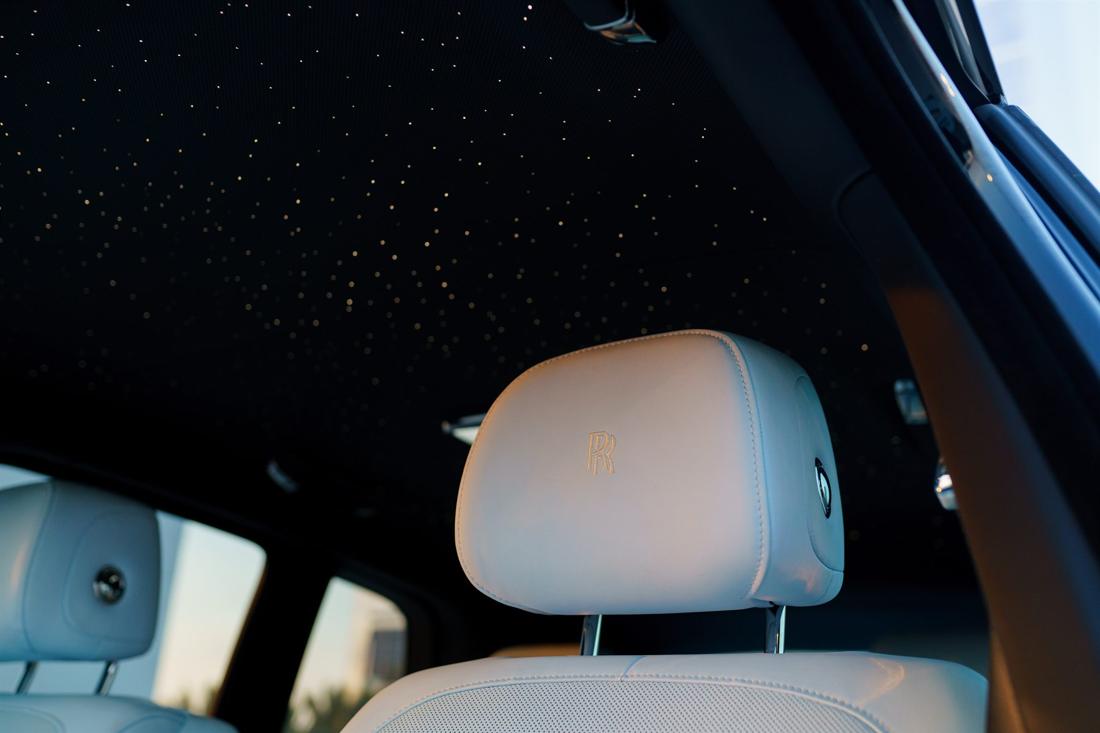Black Rolls-Royce Cullinan, rental photo 9 of 21