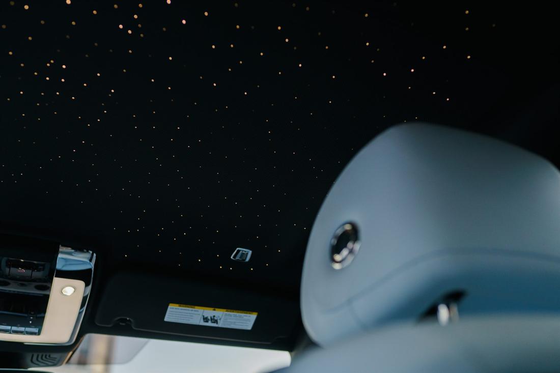 Black Rolls-Royce Cullinan, rental photo 21 of 21