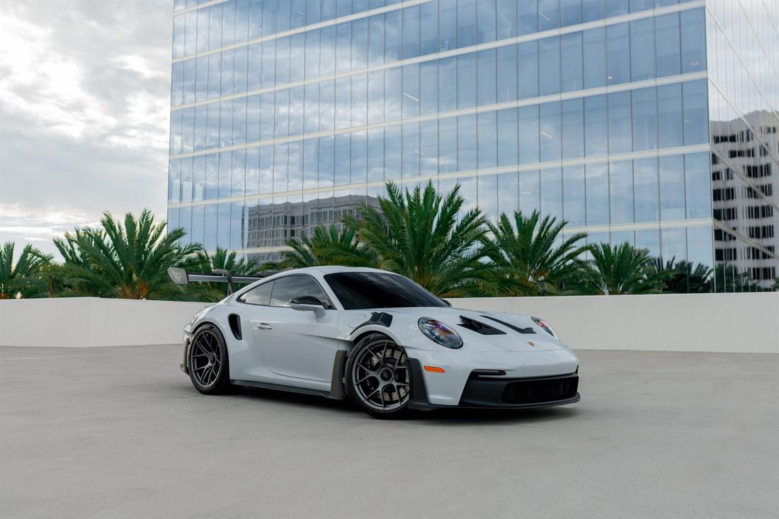 Grey Porsche 911 GT3 RS, rental photo 3 of 26