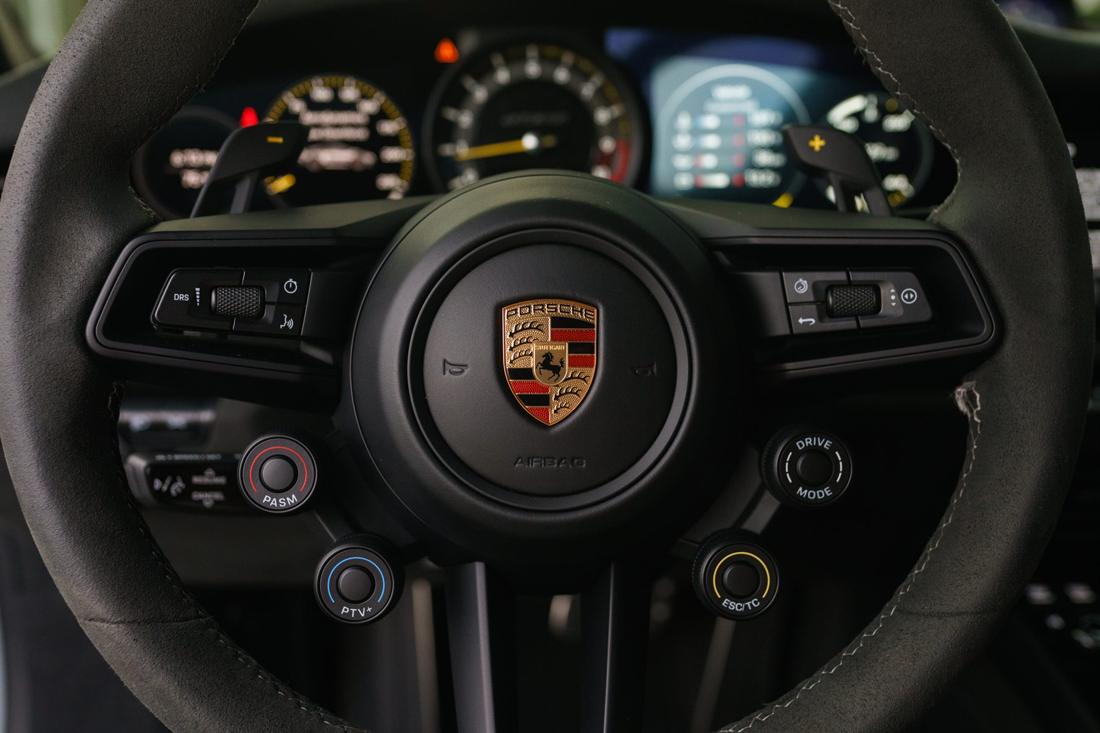 Grey Porsche 911 GT3 RS, rental photo 17 of 26
