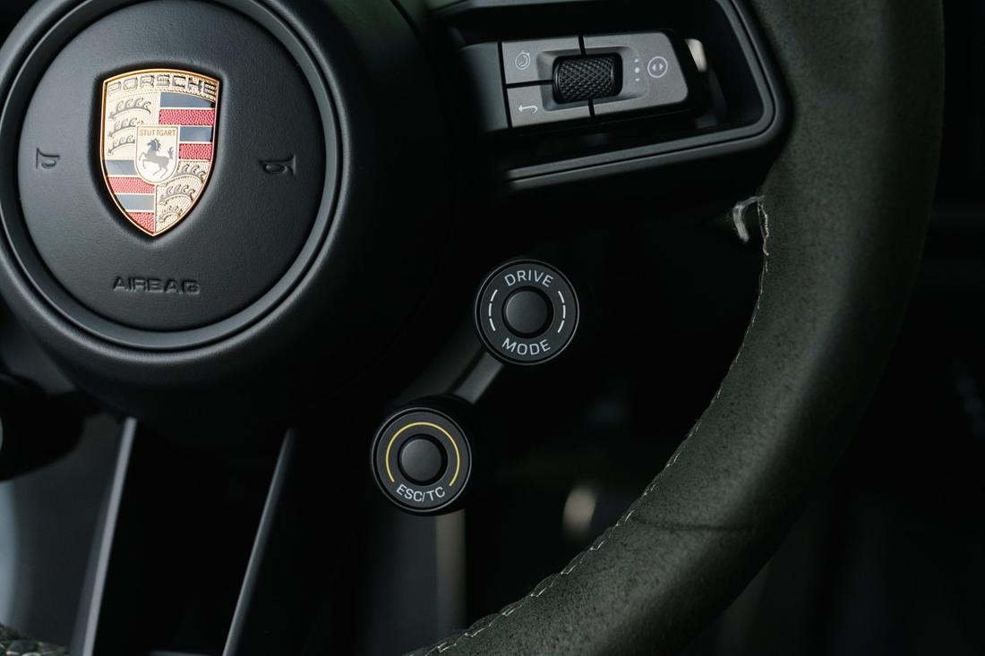 Grey Porsche 911 GT3 RS, rental photo 19 of 26