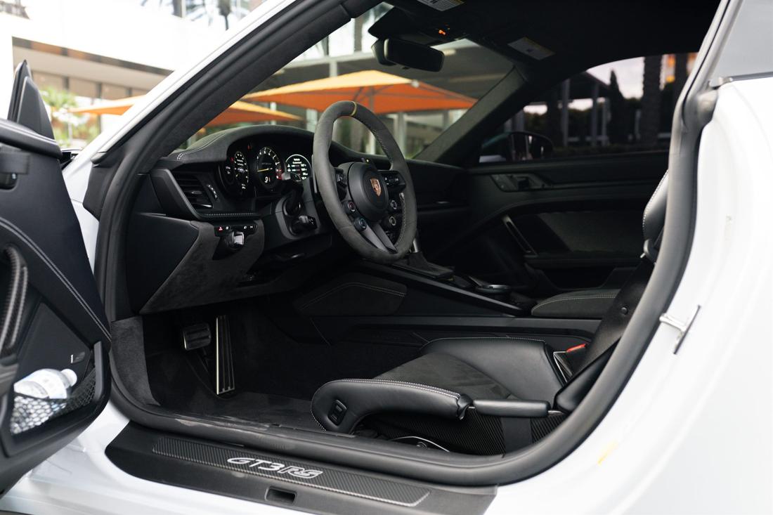 Grey Porsche 911 GT3 RS, rental photo 25 of 26
