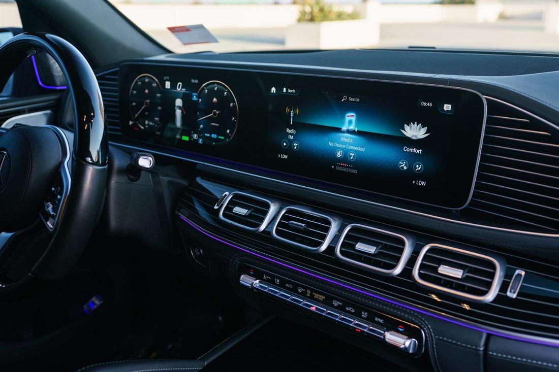 Silver Mercedes-Maybach GLS 600, rental photo 9 of 24