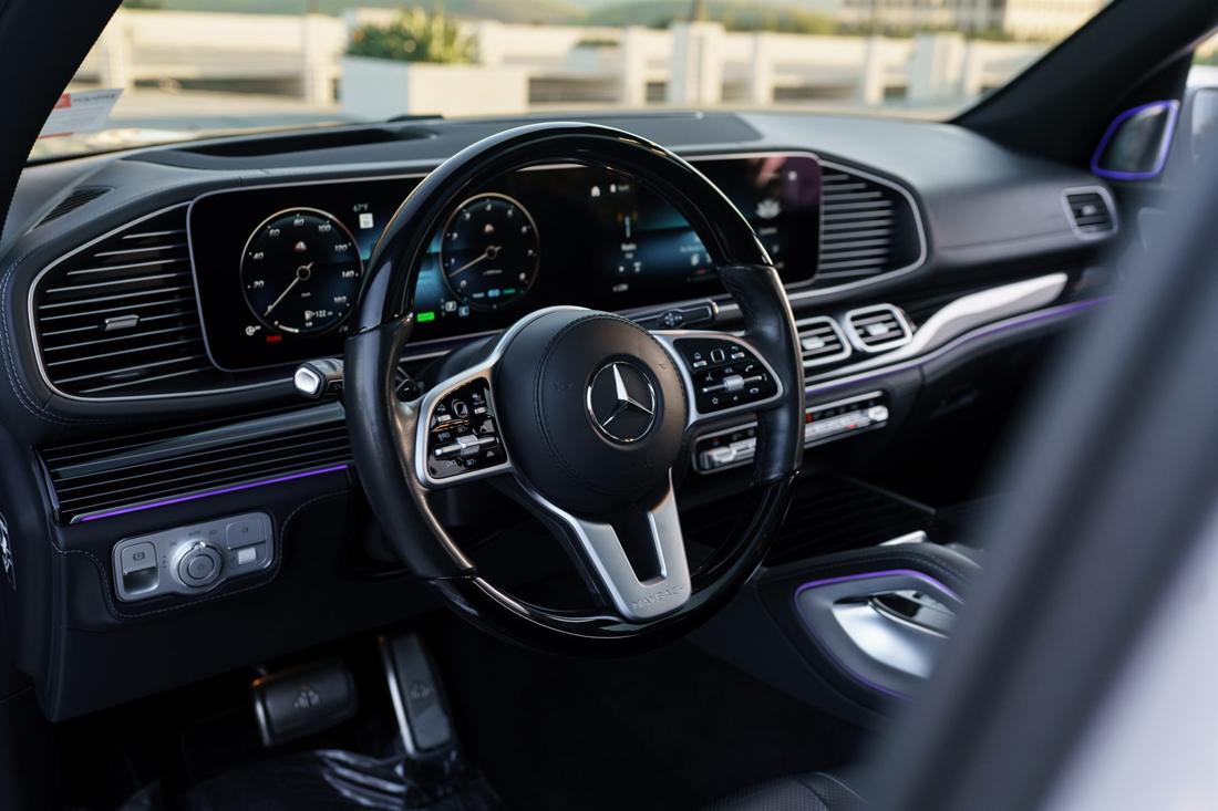 Silver Mercedes-Maybach GLS 600, rental photo 17 of 24