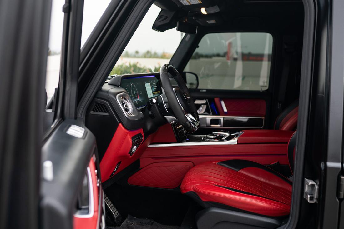 Matte gold Mercedes-AMG G63, rental photo 12 of 18