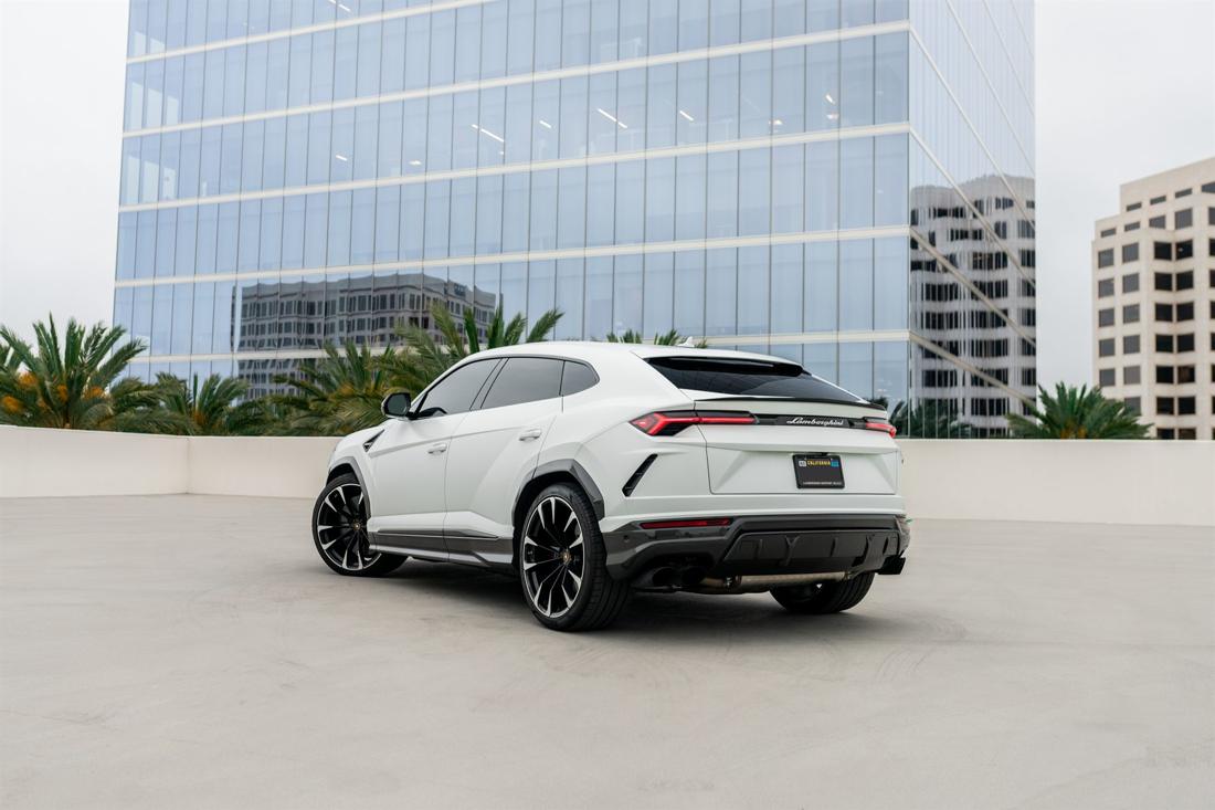 White Lamborghini Urus, rental photo 5 of 19