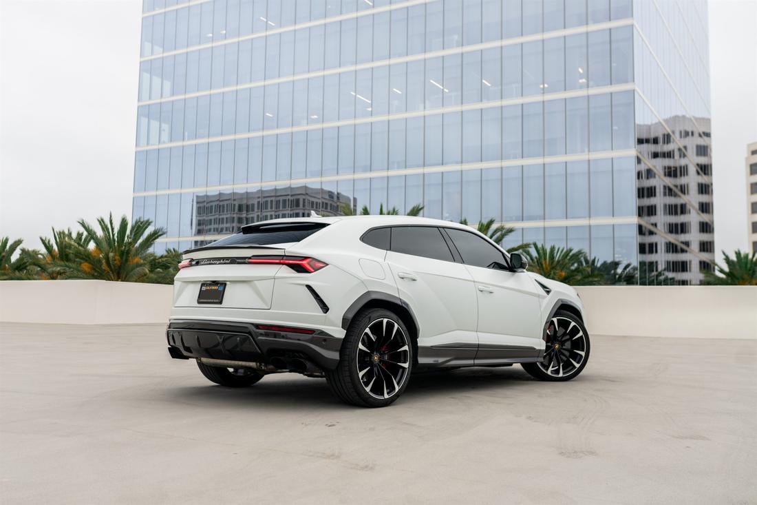 White Lamborghini Urus, rental photo 6 of 19