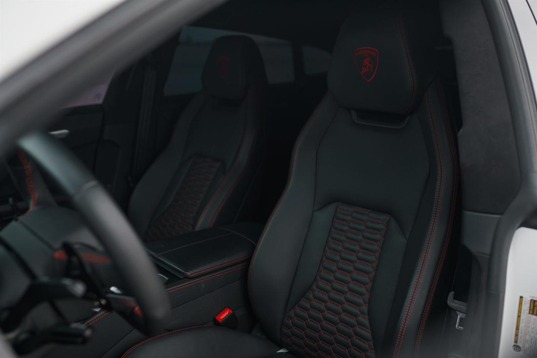 White Lamborghini Urus, rental photo 10 of 19