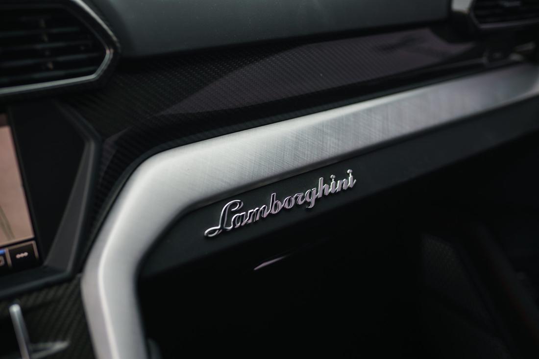 White Lamborghini Urus, rental photo 13 of 19