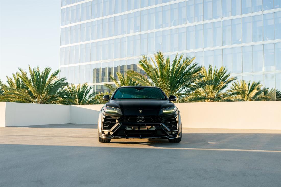 Black Lamborghini Urus Widebody, rental photo 2 of 21