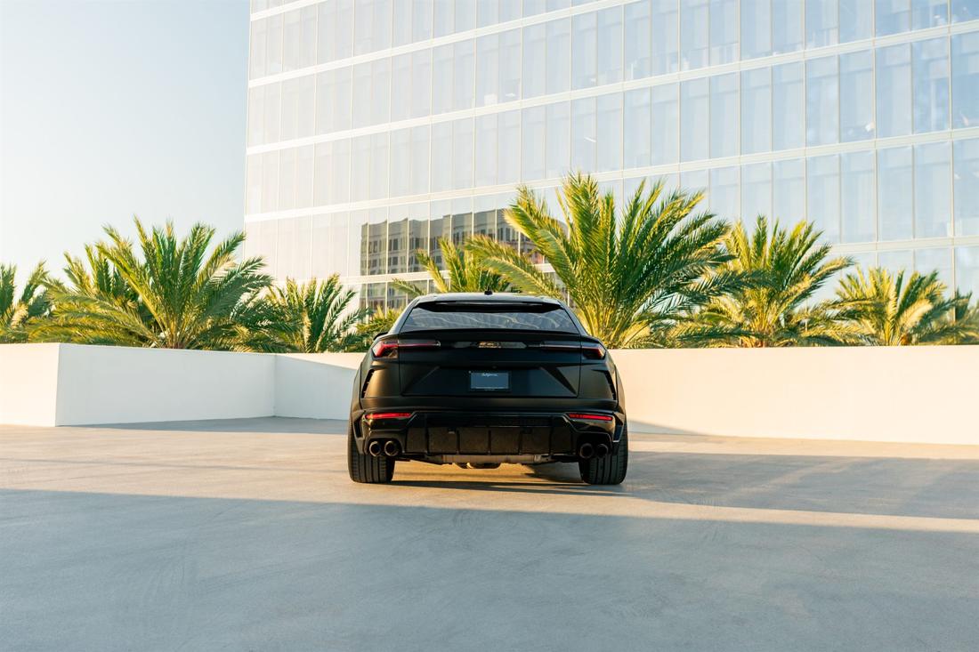 Black Lamborghini Urus Widebody, rental photo 4 of 21